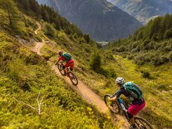 Ötztal © WOM Medien - Andreas Meyer Two mountain bikers riding on a mountain trail with mountains in view