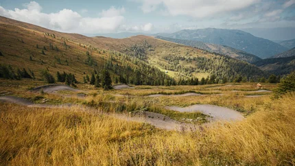 Flow Country Trail © David Karg Mountain landscape with winding path and yellow grass