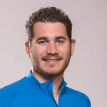 Mountain Bike Holidays © WOM Medien Mann in blauem Mountainbike-Trikot vor hellem Hintergrund