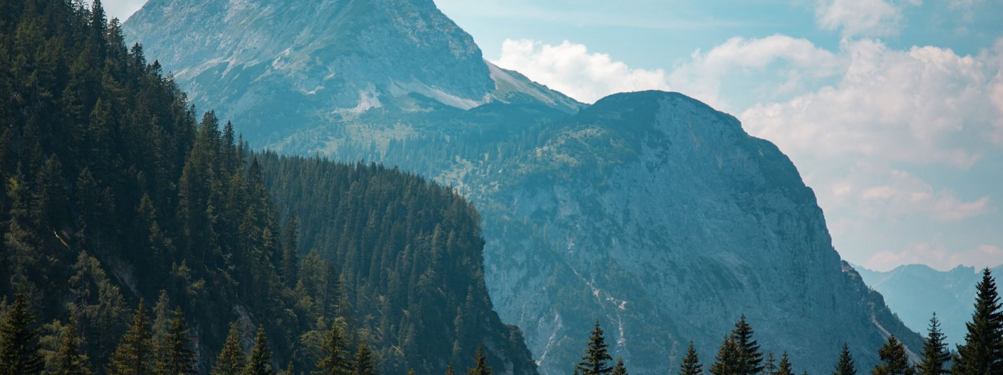 FROM GARMISCH AROUND THE WETTERSTEINGEBIRGE