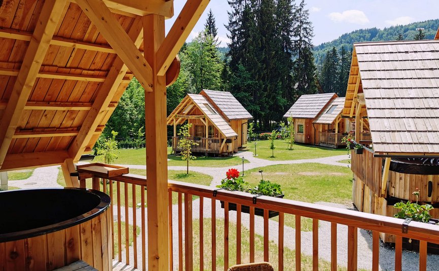 Hotel & Glamping Ribno Alpine Resort ****