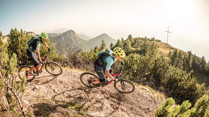 KONINKLIJK PODIUM NAAR DE ROEN