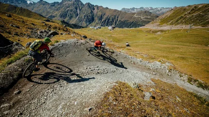 Flimjochtrail © Felix Saller Two mountain bikers riding a sharp curve on a mountain trail