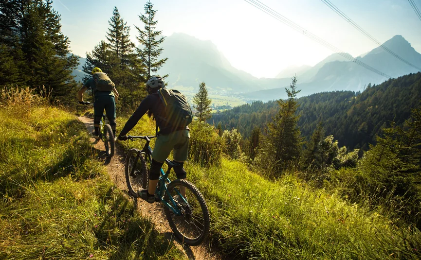 Mountain bike holidays in the Tiroler Zugspitz Arena © David Karg Two mountain bikers riding on a sunny mountain trail